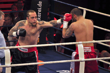 Martin Kesici, Jay Khan