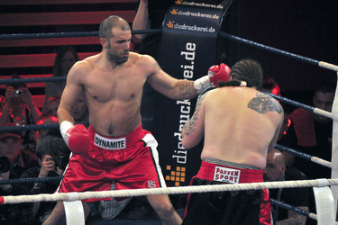 Martin Kesici, Jay Khan