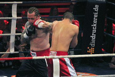 Martin Kesici, Jay Khan