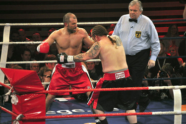 Martin Kesici, Jay Khan