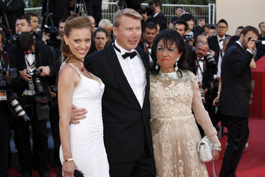 Mika Häkkinen mit Freundin Marketa Kromotova und Regine Sixt