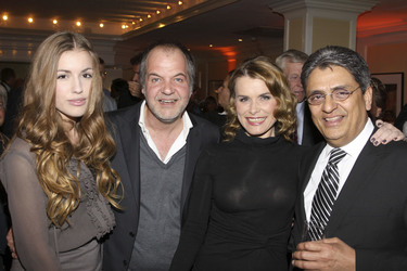 Marek Erhardt, Andrea Lüdke mit Tochter Lilly, Ravindra K. Ahuja