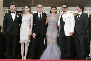 Sam Claflin, Astrid Bergès-Frisbey, Geoffrey Rush, Penélope Cruz, Johnny Depp, Rob Marshall