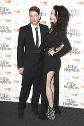 Ryan Andrews mit Begleitung