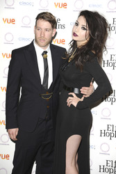 Ryan Andrews mit Begleitung