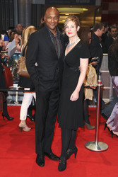 Colin Salmon mit Begleitung