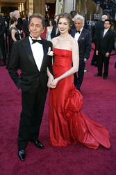 Valentino Garavani, Anna Hathaway