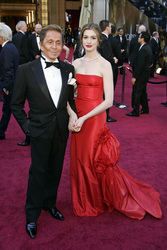 Valentino Garavani, Anna Hathaway