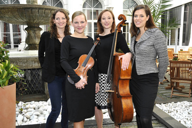 Anne von Twardowski, Angelika Bachmann, Sonja Lena Schmid, Iris Siegfried (Salut Salon)