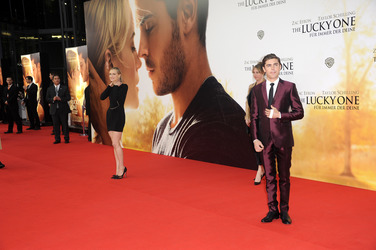 Taylor Schilling, Zac Efron