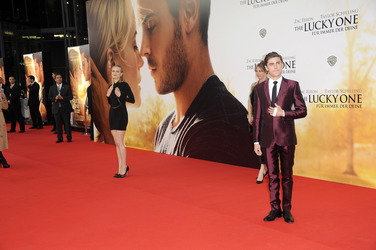 Taylor Schilling, Zac Efron