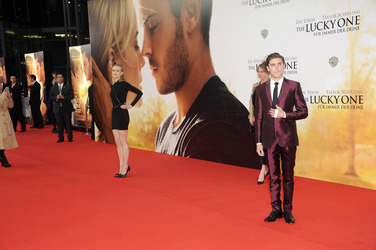 Taylor Schilling, Zac Efron