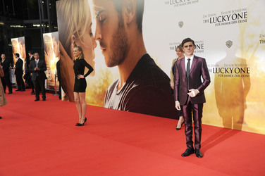 Taylor Schilling, Zac Efron