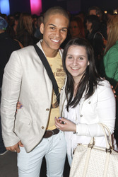 Jesse Ritch mit Begleitung