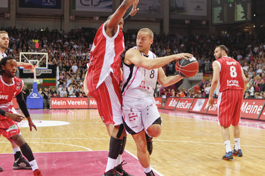 Marcus Slaughter, Andrej Mangold