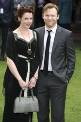Brian Gleeson mit Begleitung