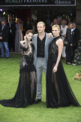 Kristen Stewart, Chris Hemsworth, Charlize Theron