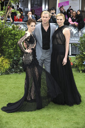Kristen Stewart, Chris Hemsworth, Charlize Theron
