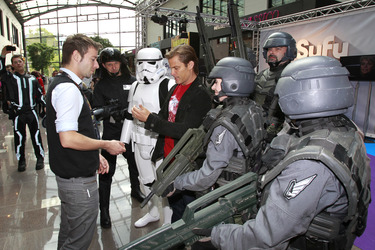 Casper Van Dien mit Fans