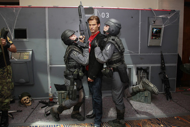 Casper Van Dien mit Fans