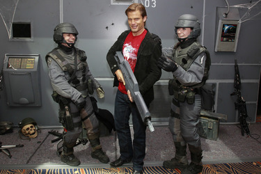 Casper Van Dien mit Fans