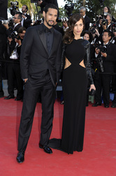 Dolores Chaplin mit Begleitung