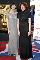 Anna Chancellor mit Begleitung