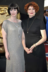 Anna Chancellor mit Begleitung