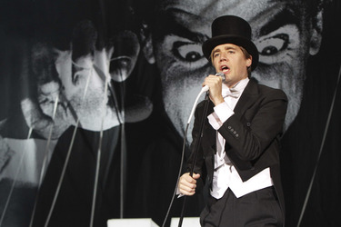 Howlin' Pelle Almqvist (The Hives)