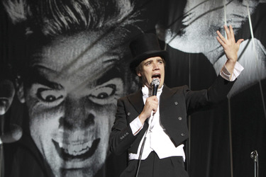 Howlin' Pelle Almqvist (The Hives)