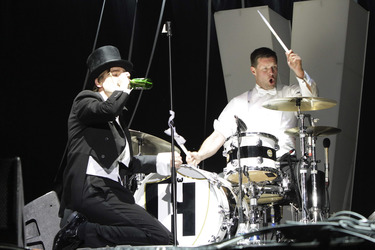 Howlin' Pelle Almqvist, Chris Dangerous (The Hives)