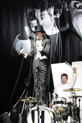 Howlin' Pelle Almqvist, Chris Dangerous (The Hives)