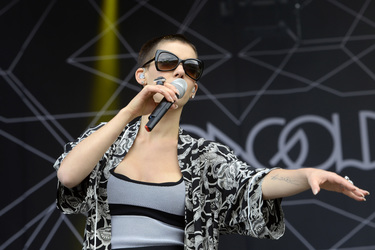 Alina Süggeler (Frida Gold)