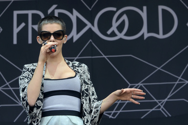 Alina Süggeler (Frida Gold)