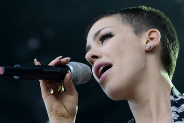 Alina Süggeler (Frida Gold)