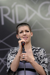 Alina Süggeler (Frida Gold)