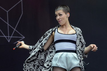 Alina Süggeler (Frida Gold)