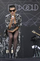 Alina Süggeler (Frida Gold)