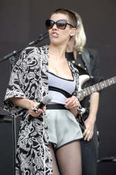 Alina Süggeler (Frida Gold)