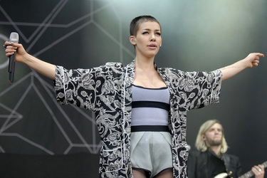 Alina Süggeler (Frida Gold)