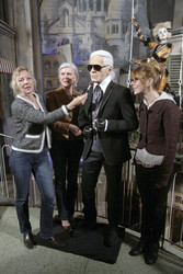 Saskia Ruth mit Team, Karl Lagerfeld Wachsfigur