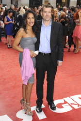 Damian Jones mit Begleitung