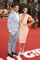 Dominique Tipper mit Begleitung