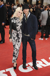 Kimberly Wyatt mit Begleitung