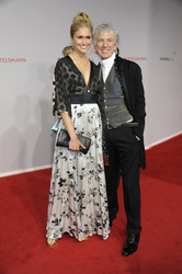 Ted Lino mit Begleitung