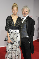 Ted Lino mit Begleitung