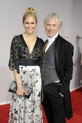 Ted Lino mit Begleitung