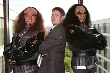 Robert O'Reilly, Tschiponnique Skupin, J.G. Hertzler