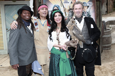 Mola Adebisi, Erol Sander, Timothy Peach,  Dunja Rajter