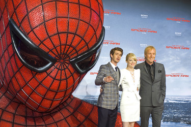 Andrew Garfield, Emma Stone, Rhys Ifans